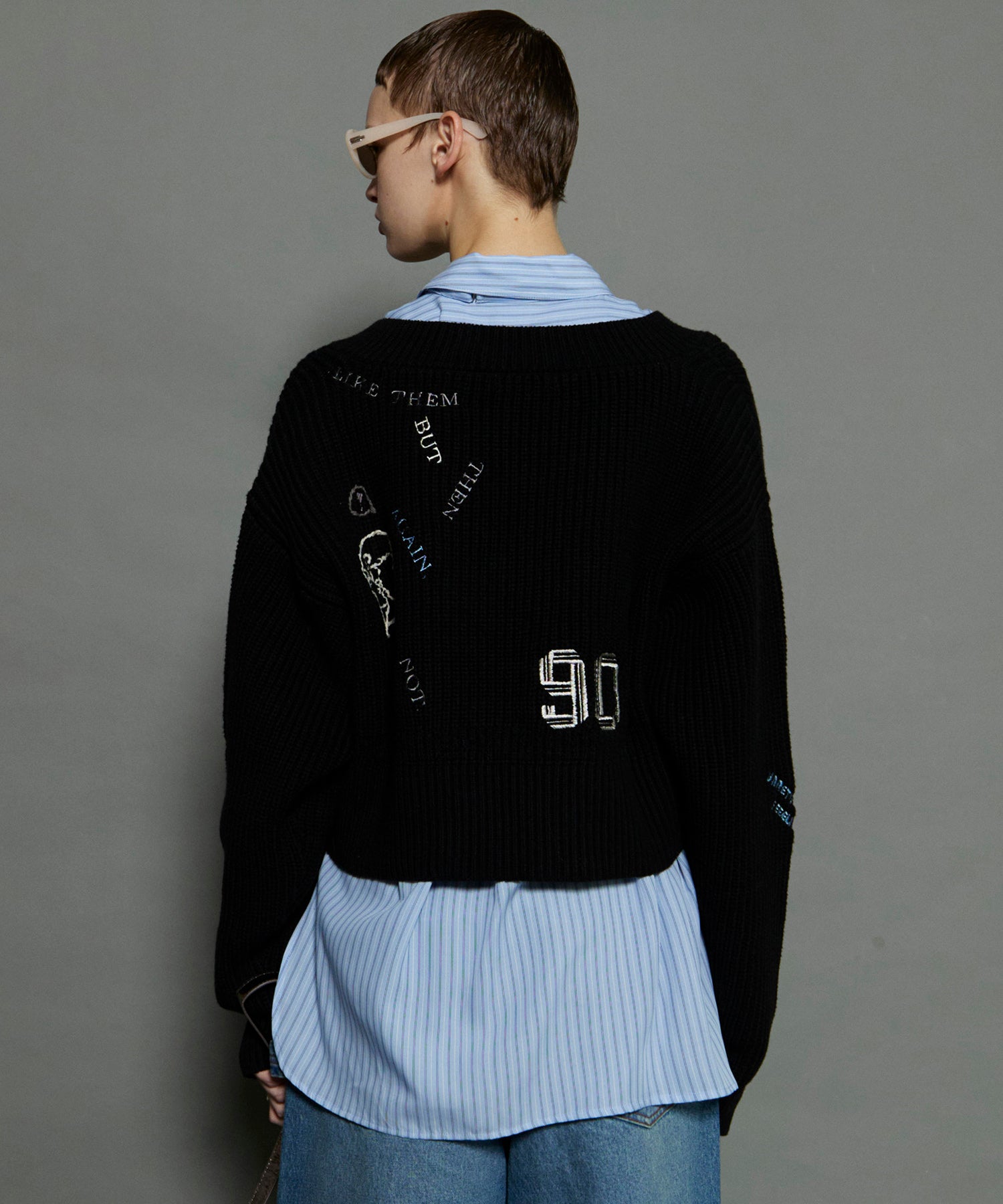 V-neck Embroidery Knitwear