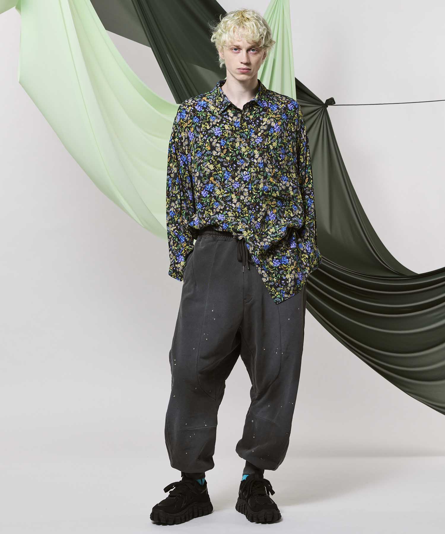 Three-Dimensional Cutting Weathered Sweat Pants