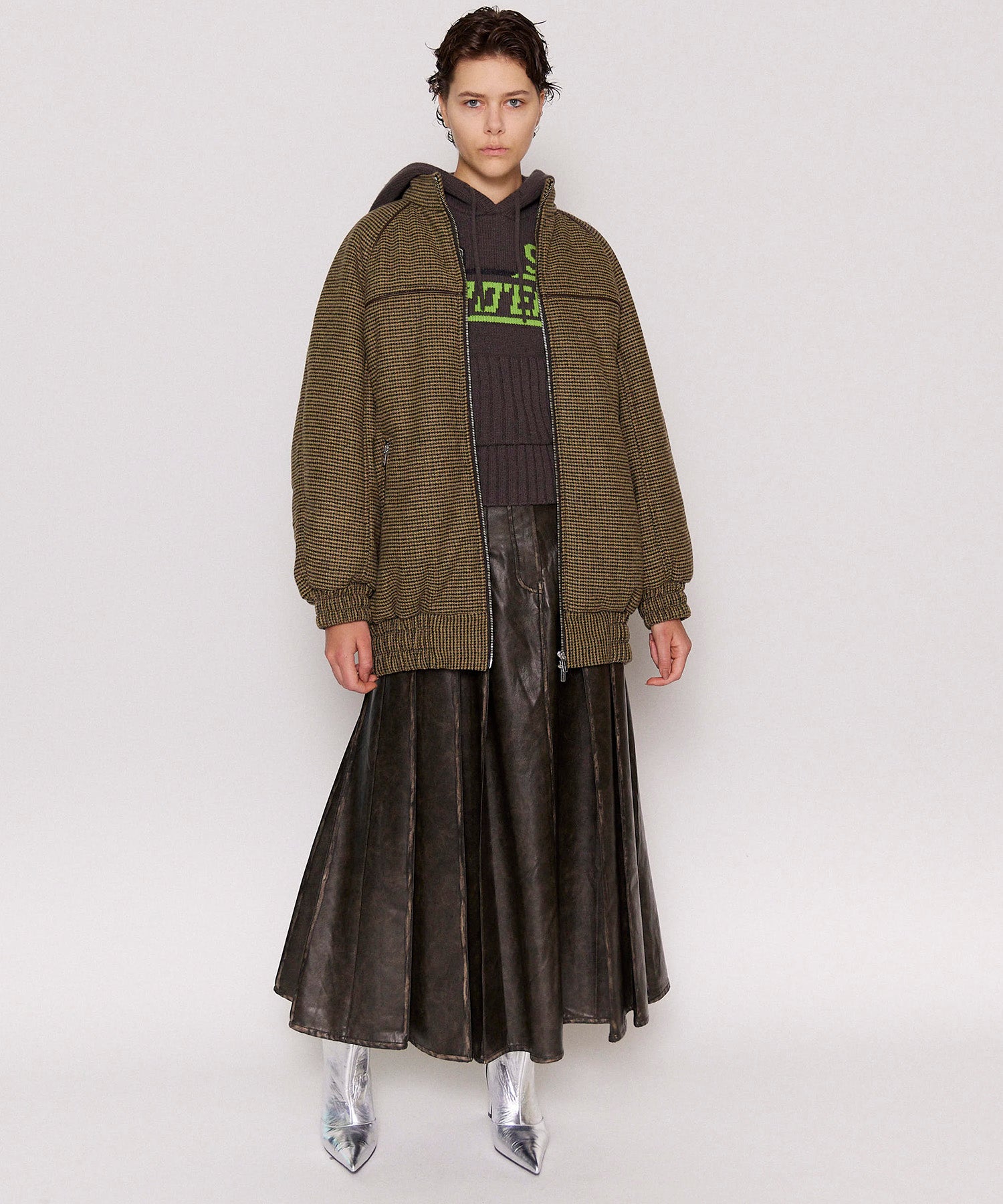 【24WINTER PRE-ORDER】Tack Pleats Vegan Leather Long Skirt