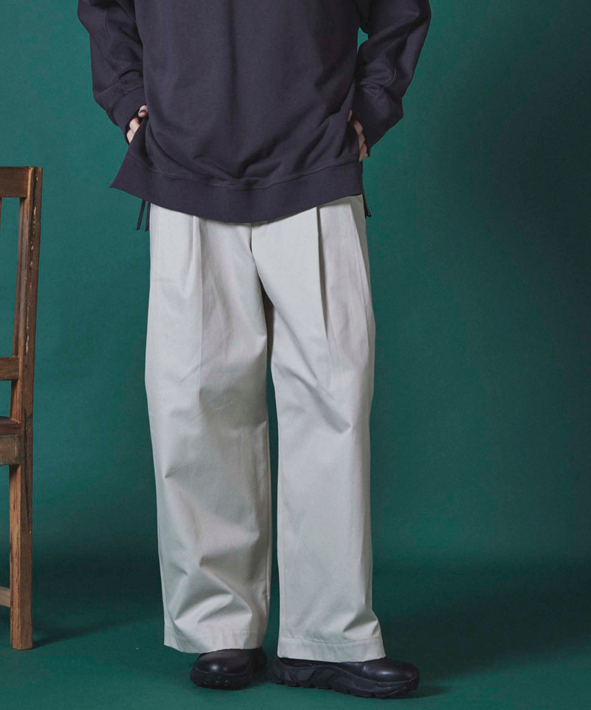 VENTILE Gabardine Tow-Tuck Wide Pants